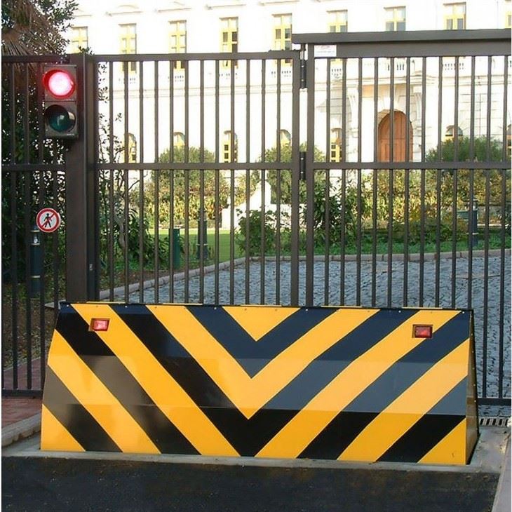 GS10506 Crash Rated Depth Road Blocker
